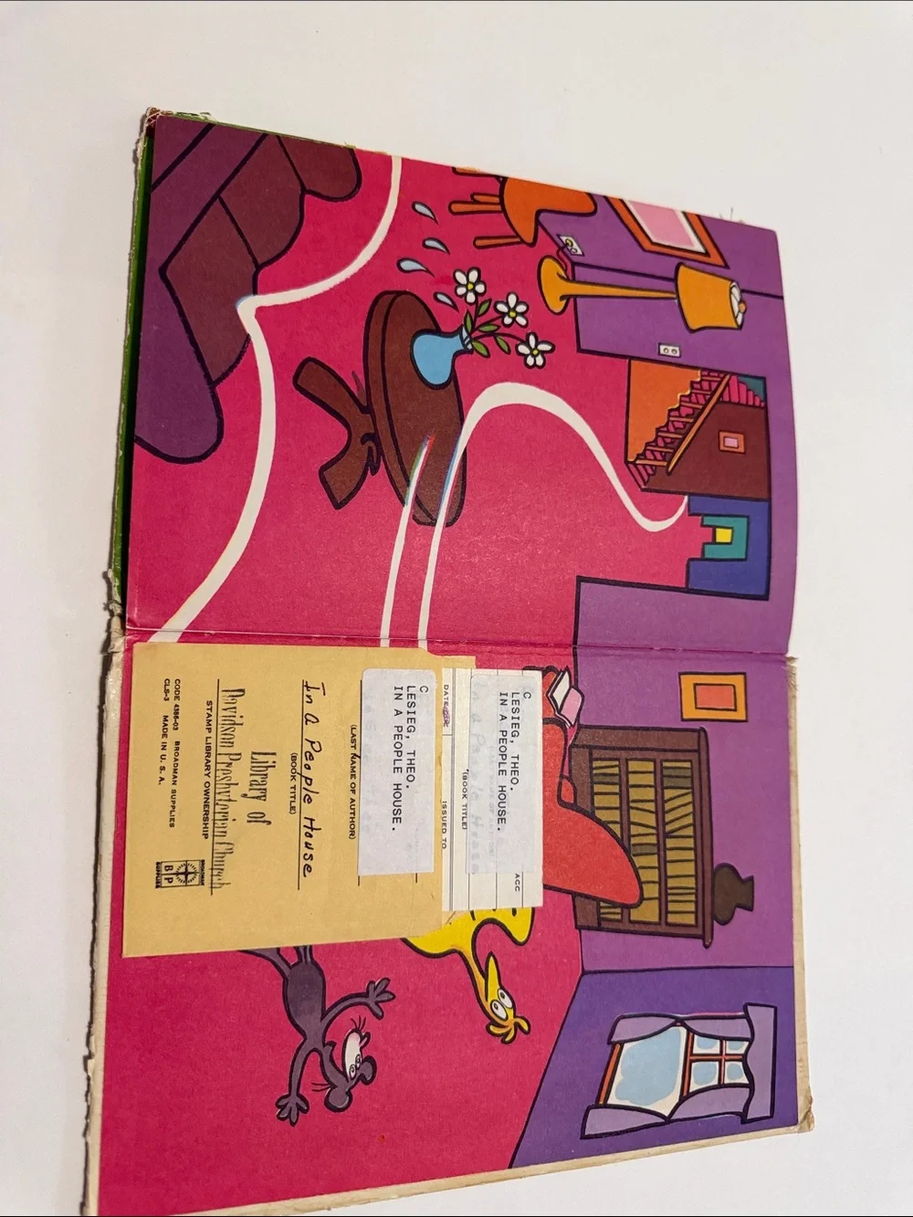 Vintage 1972 In A People House Children’s Book Hardcover by Theo LeSieg